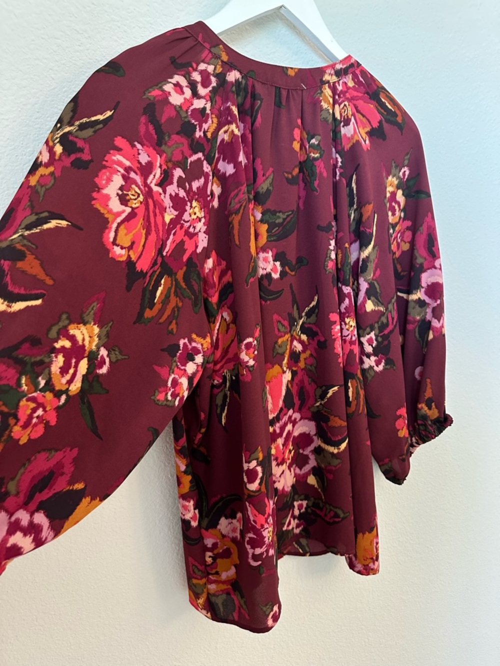 ☀️ New! VINCE CAMUTO Puff Sleeve V-Neck Floral Blouse - Picture 14 of 16